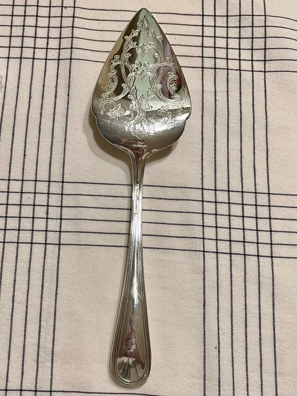 Silver Plated Ornate Cake Server - Elegant Stainless Finish